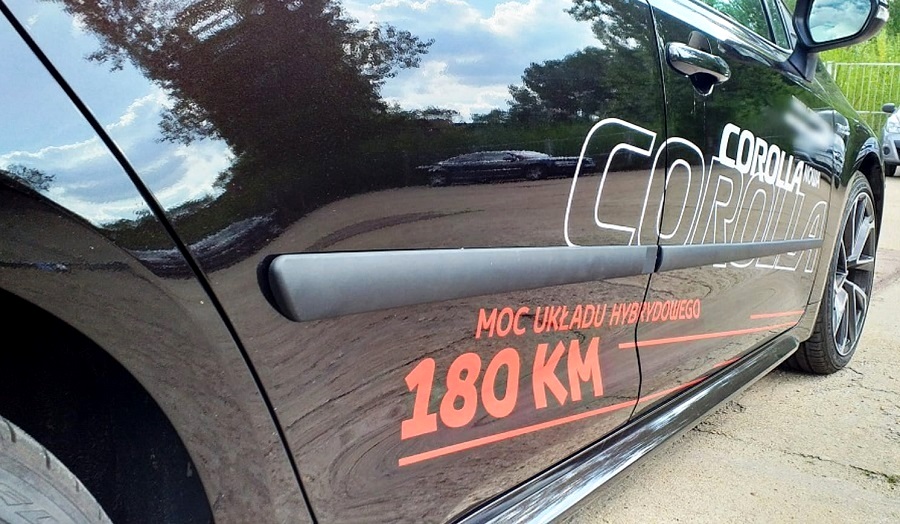 Listwy boczne bok drzwi Toyota Corolla XII KOMBI